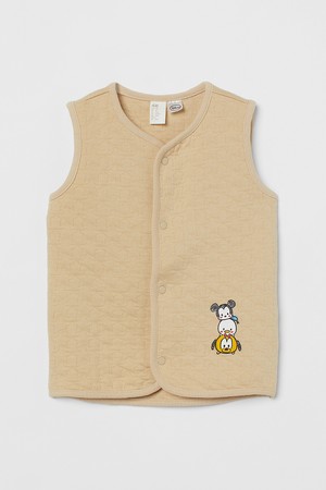 H&Mキッズウェア、ディズニーストアで大人気のぬいぐるみシリーズ「Disney Tsum Tsum（ディズニー ツムツム）」のコレクションアイテムを発売！のサブ画像11_キルティングベスト¥1,499 ©Disney