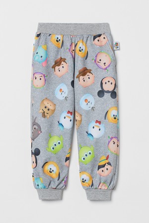 H&Mキッズウェア、ディズニーストアで大人気のぬいぐるみシリーズ「Disney Tsum Tsum（ディズニー ツムツム）」のコレクションアイテムを発売！のサブ画像14_パターンジョガーパンツ¥1,499 ©Disney ©Disney／Pixar