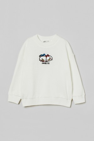 H&Mキッズウェア、ディズニーストアで大人気のぬいぐるみシリーズ「Disney Tsum Tsum（ディズニー ツムツム）」のコレクションアイテムを発売！のサブ画像17_アップリケオーバーサイズセーター¥2,499 ©Disney