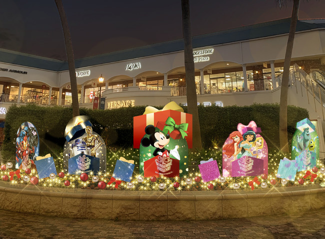 プレミアム・アウトレットとディズニーが贈るクリスマス　PREMIUM OUTLETS® CHRISTMAS　～Disney Christmas the WONDERFUL PRESENT!～のサブ画像5_りんくうプレミアム・アウトレット　フォトスポットイメージ　© Disney　© Disney／Pixar　© 2021 MARVEL　 © ＆™ Lucasfilm Ltd.