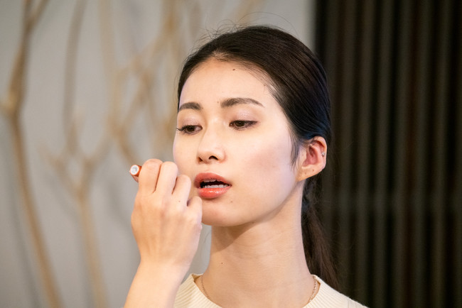 メイクアップアーティスト兵藤小百合さんが登壇！ディズニーコラボの新商品「アヴァンセ シェイクミスト ミニ ティンカー・ベル」を使ったマスク生活でも崩れにくい“無敵うるツヤ肌”の作り方のサブ画像4
