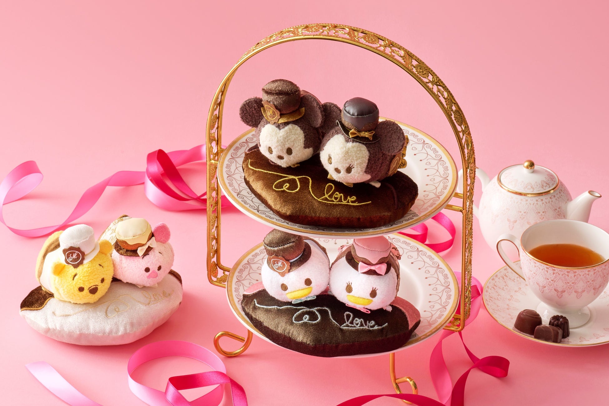 大好評を博したチョコレートカラーデザインのアイテムがミッキー&ミニーで登場！ゴディバとディズニーストアの共同企画商品などを1月1日（日）より順次発売のサブ画像4_© Disney © Disney. Based on the “Winnie the Pooh” works by A.A. Milne and E.H. Shepard.