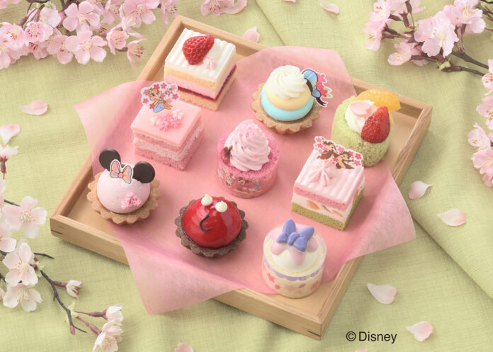 【銀座コージーコーナー】あれあれ？だれかがケーキに桜の花びらを散らしたよ♪　春の新作ディズニーデザインのプチケーキアソートが登場のメイン画像