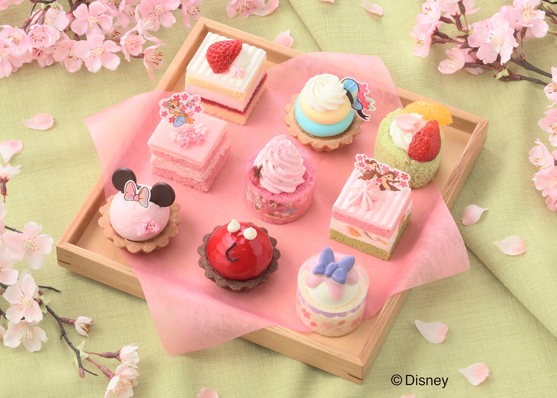 【銀座コージーコーナー】あれあれ？だれかがケーキに桜の花びらを散らしたよ♪　春の新作ディズニーデザインのプチケーキアソートが登場のサブ画像1