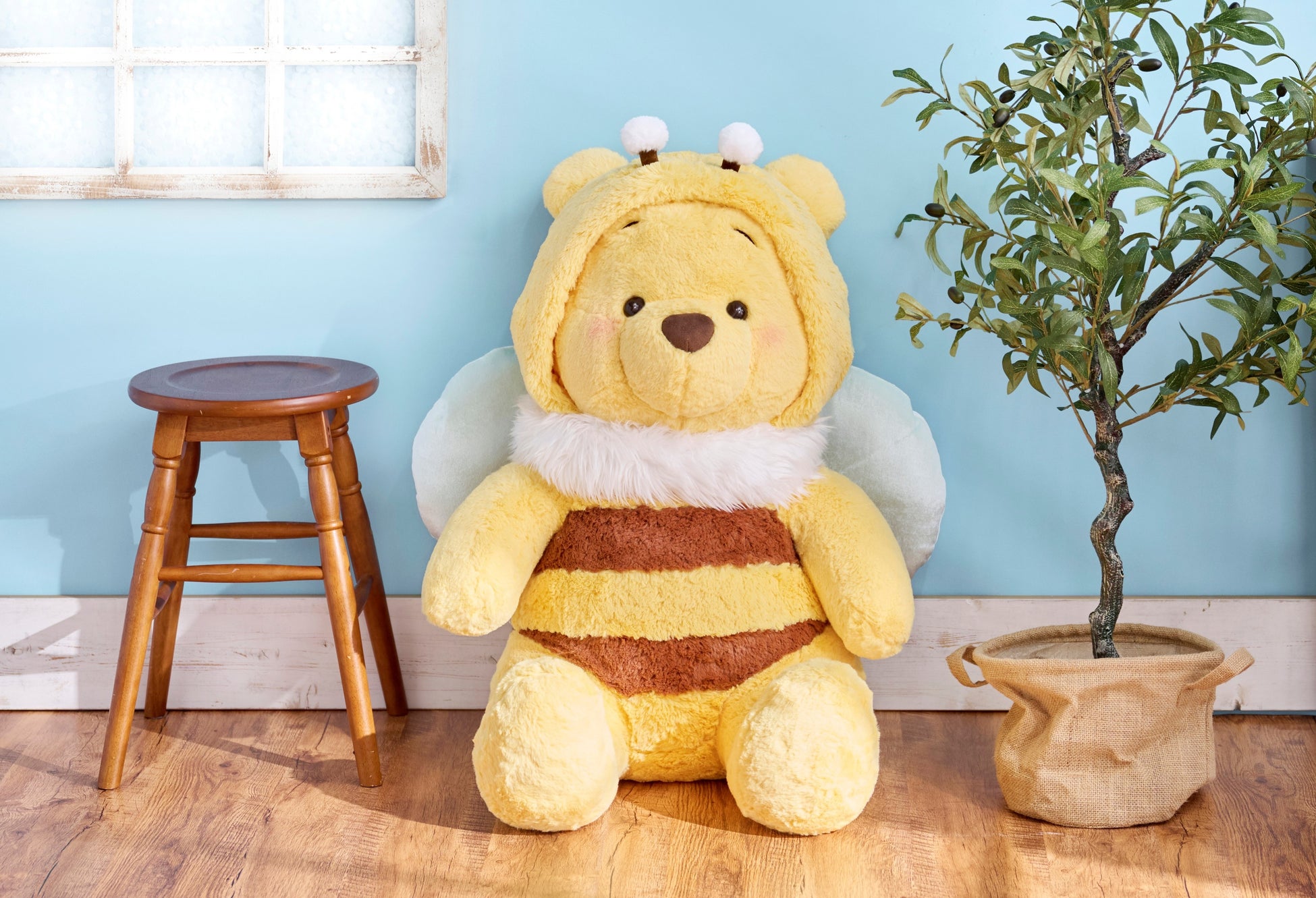 8月3日は「はちみつの日」！ 大人気のミツバチをモチーフにした10種類以上のプーさんたちのぬいぐるみコレクションが登場！ ディズニーストアで7月25日（火）より順次発売のサブ画像2_②　© Disney. Based on the “Winnie the Pooh” works by A.A. Milne and E.H. Shepard.