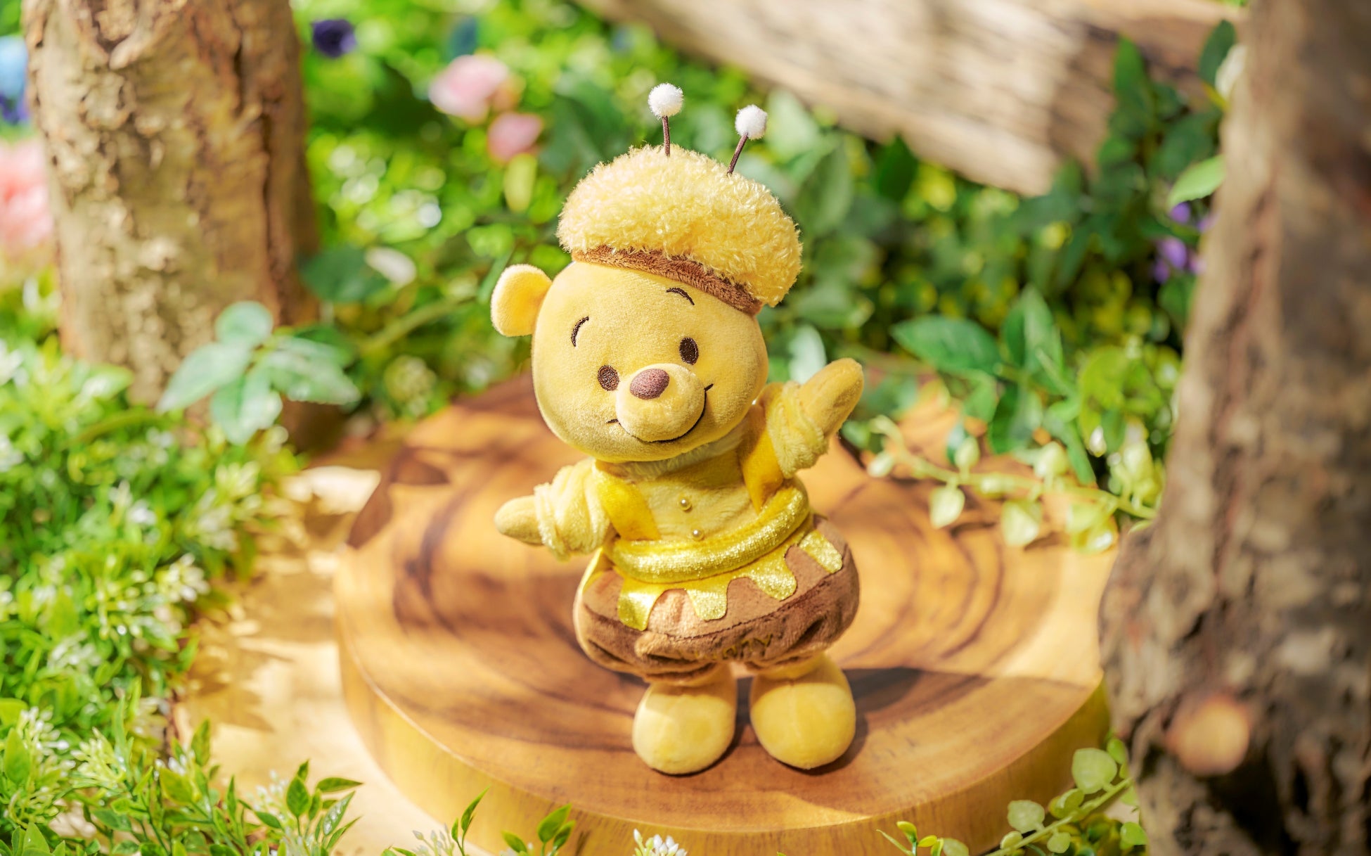 8月3日は「はちみつの日」！ 大人気のミツバチをモチーフにした10種類以上のプーさんたちのぬいぐるみコレクションが登場！ ディズニーストアで7月25日（火）より順次発売のサブ画像5_③　© Disney. Based on the “Winnie the Pooh” works by A.A. Milne and E.H. Shepard.