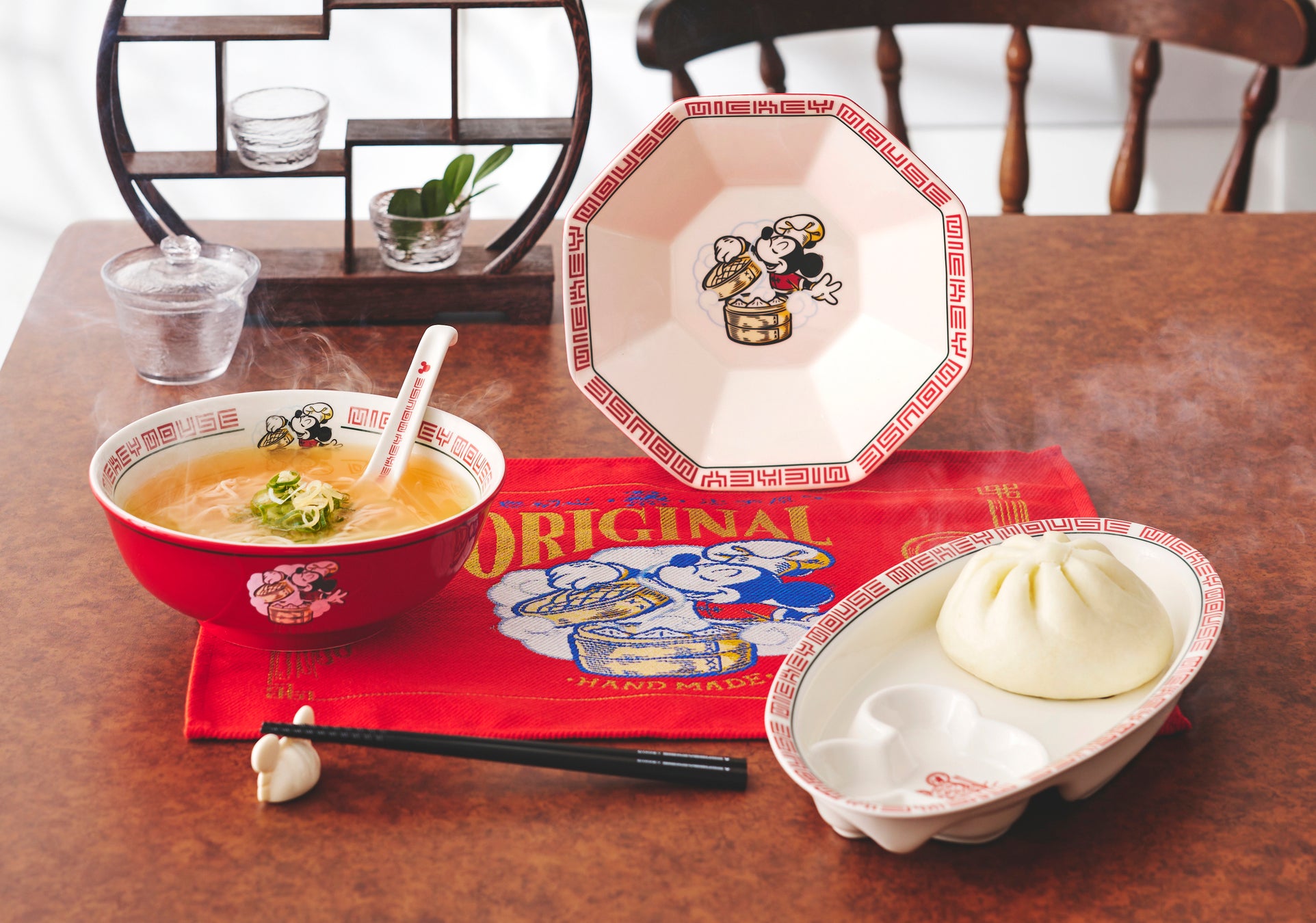 レトロかわいいチャイナ風テーブルウェアでおしゃれにおうち中華を楽しもう！「Disney Chinese Restaurant Collection」がディズニーストアにて10月13日(金)より順次発売のサブ画像1_© Disney