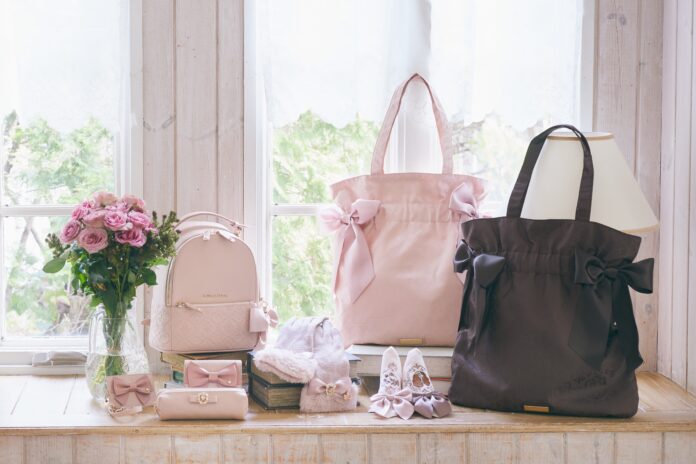 ディズニー マリー＆レディをモチーフにした秋のおしゃれを楽しむコレクションが新登場！ 「Maison de FLEUR」との共同企画商品をディズニーストアにて10月13日（金）より順次発売のメイン画像