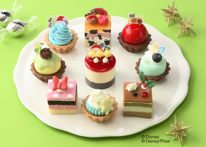 【銀座コージーコーナー】毎年大人気！クリスマス限定、ディズニーデザインのプチケーキアソート。今年はピクサー映画のキャラクターが登場！のメイン画像
