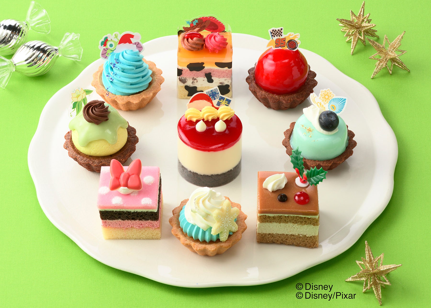 【銀座コージーコーナー】毎年大人気！クリスマス限定、ディズニーデザインのプチケーキアソート。今年はピクサー映画のキャラクターが登場！のサブ画像1