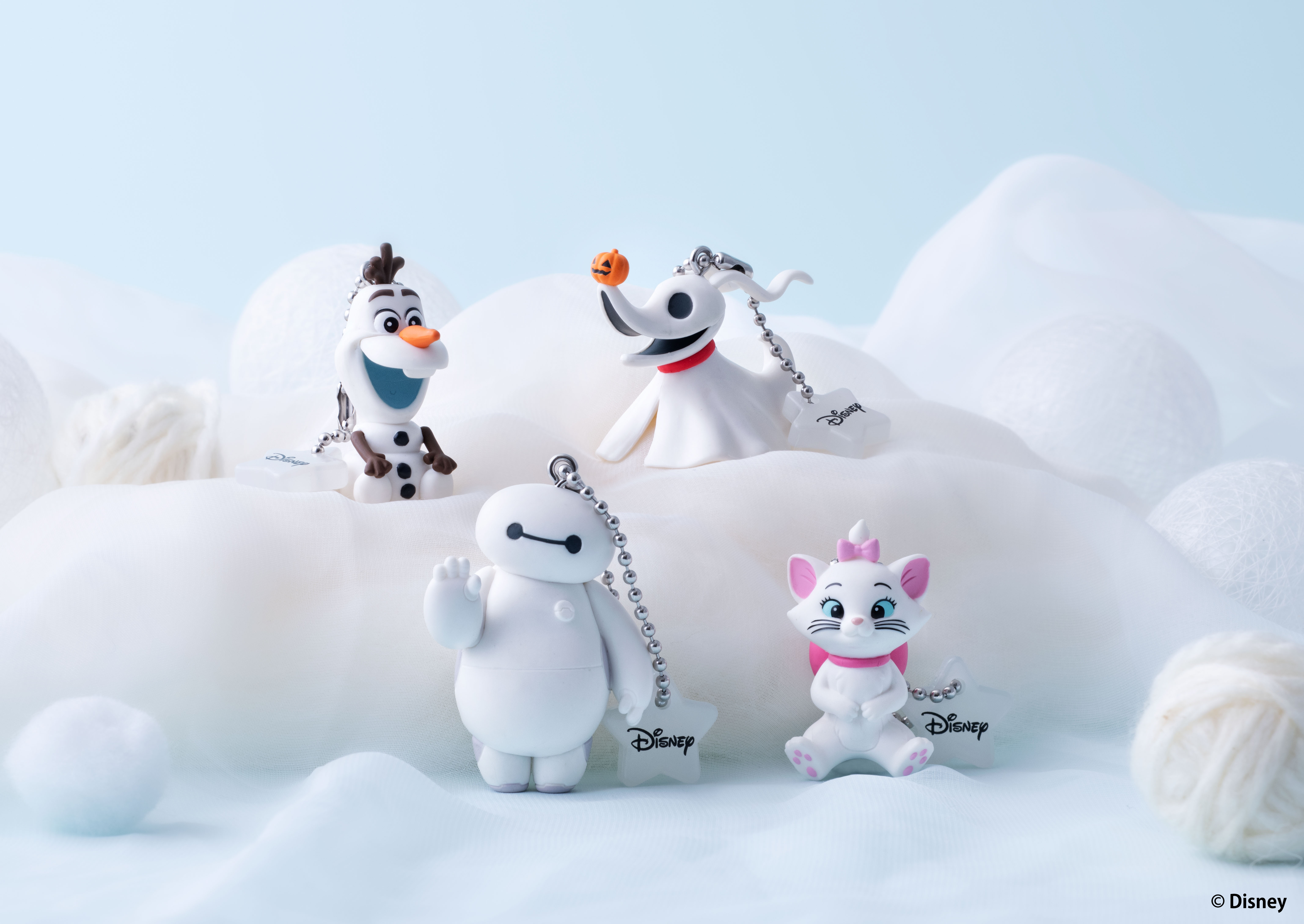 キャラクターのイメージカラーに合わせたラインアップのガシャポン®新シリーズ登場！ 第1弾は白色のディズニーキャラクター♪『“ディズニーキャラクター” カラーコレクションチャーム～white～』のサブ画像1_『“ディズニーキャラクター” カラーコレクションチャーム～white～』（1回400 円・税10％込、全4種） 2024年4月第4週より順次発売