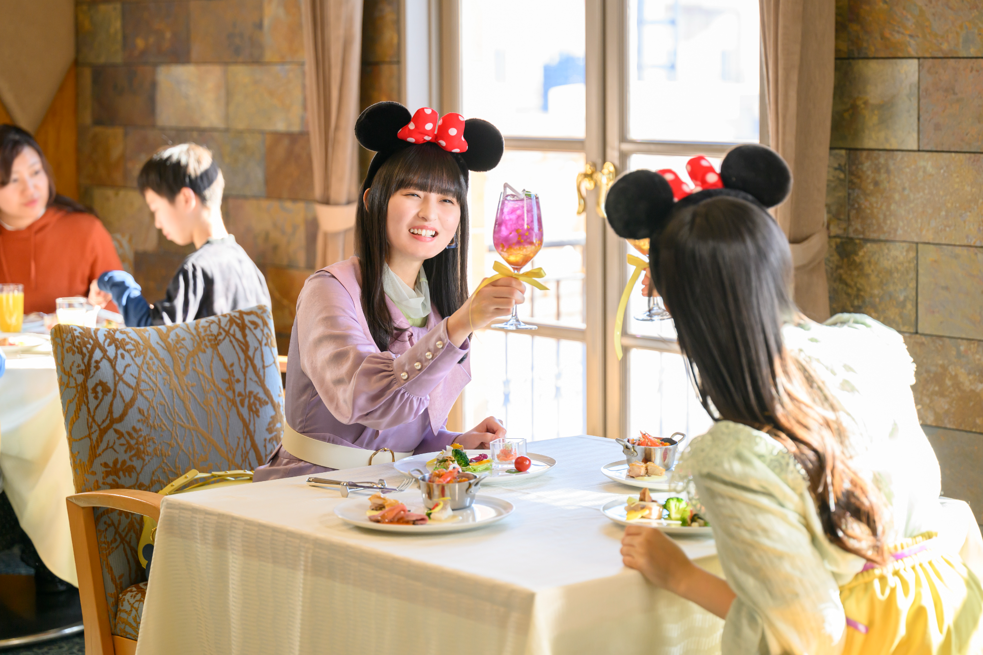 乃木坂46 エース×次世代エース 2人で初のCM撮影！先輩・遠藤さくらさんと後輩・井上和さんがせめた楽しみ方に挑戦「ラプンツェル」のように一歩踏み出す勇気を持ち、素の表情で1日を大満喫のサブ画像12
