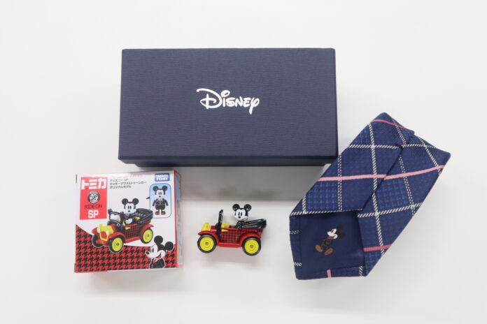 昨年大好評につきほぼ完売！「ディズニー」「タカラトミー」との共同企画第2弾　オリジナルネクタイ＆限定デザインミニカー ギフトボックスセットを発売のメイン画像