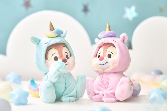 4月2日はチップとデールのお誕生日！お揃いのユニコーンのパジャマ姿がキュートなチップとデールの新コレクションをディズニーストアで3月14日（金）より順次発売のメイン画像