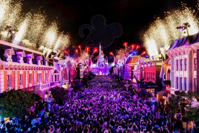 香港ディズニーランド・リゾート、20 周年記念イベント「最高にマジカルなパーティー」2025年6月28日（土）より魔法のきらめきと共に開幕！のメイン画像
