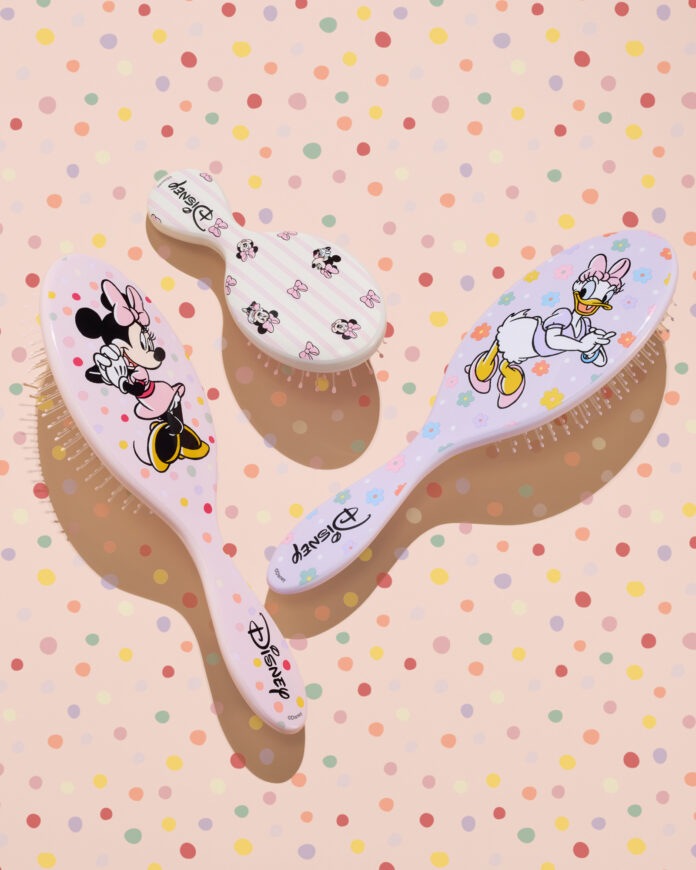 あなたはどっち派？ 全米で大人気の『WetBrush®️(ウェットブラシ)』にキュートな「ミニー＆デイジー」デザインが新登場！のメイン画像